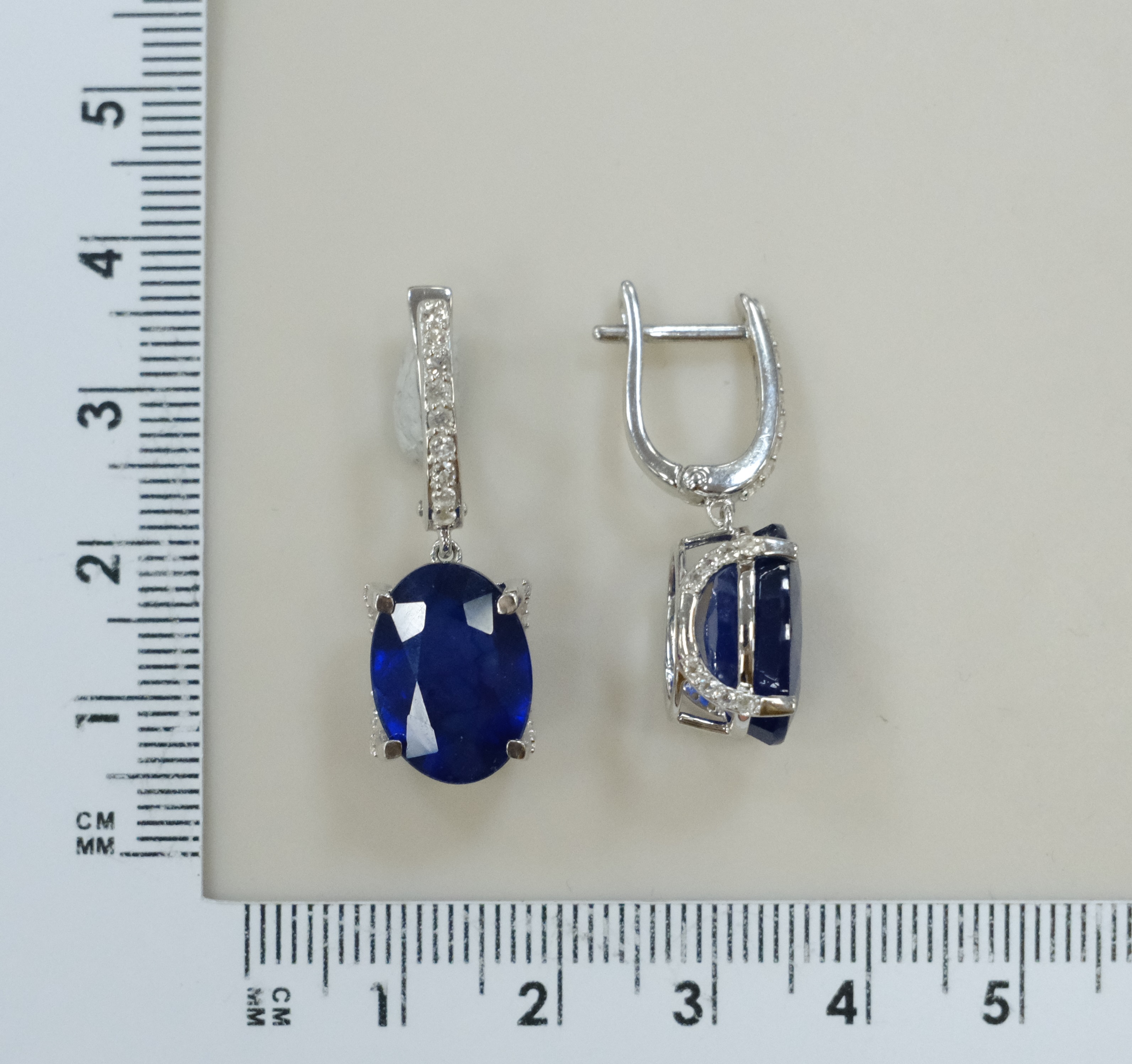Серебряные серьги с сапфирами